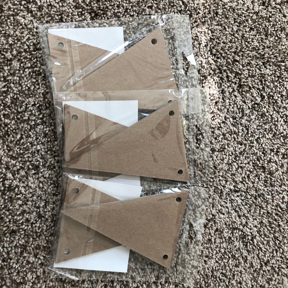 Triangular banner pieces - Picture 2 of 2